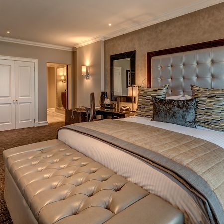 Intercontinental Johannesburg Or Tambo Airport Hotel By Ihg Kempton Park Exterior photo A bedroom at The Dorchester
