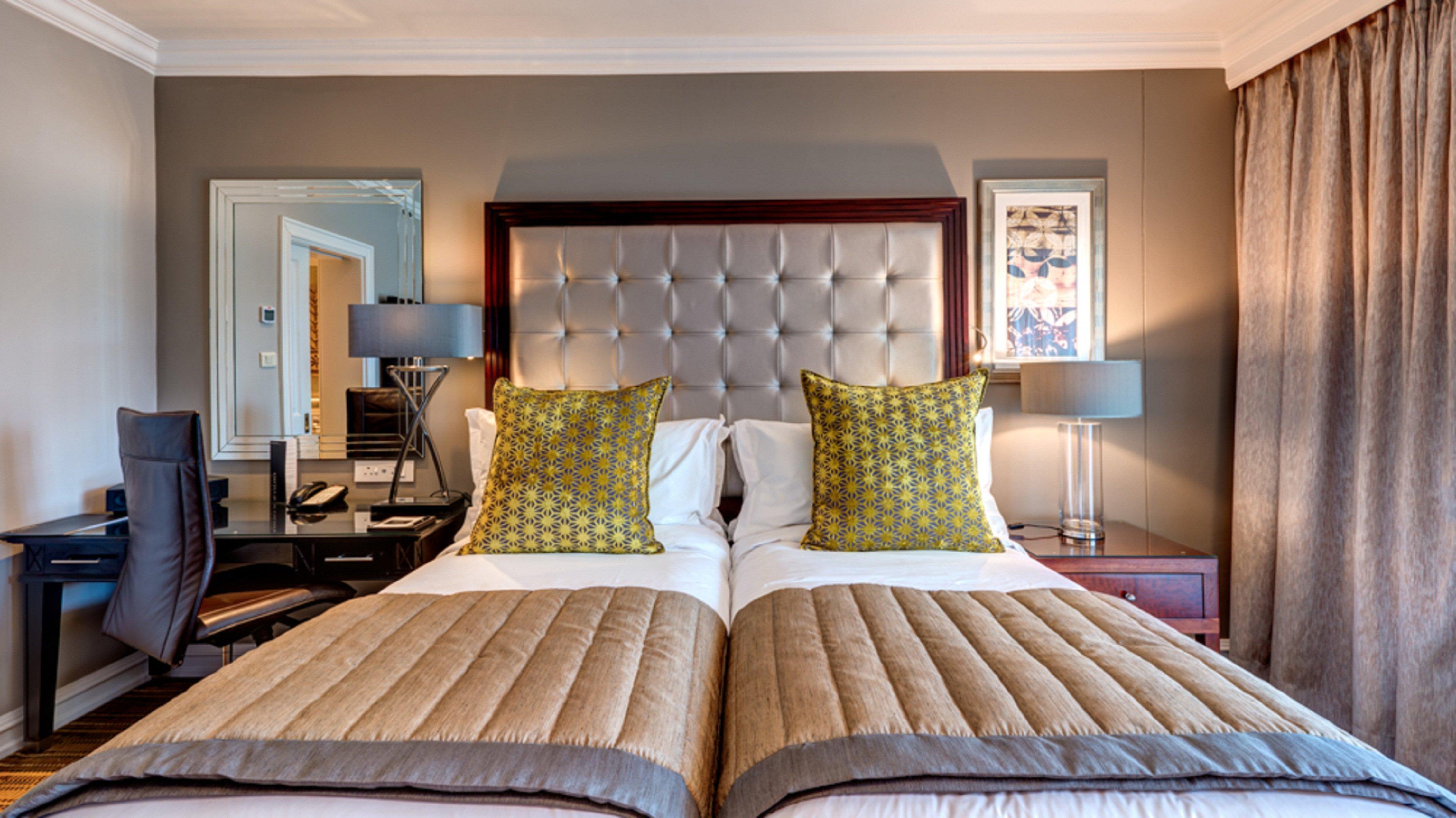 Intercontinental Johannesburg Or Tambo Airport Hotel By Ihg Kempton Park Exterior photo A bedroom at the hotel