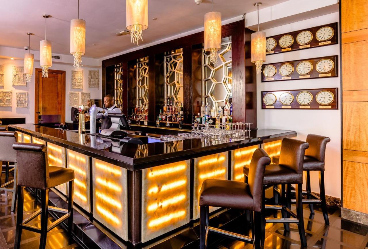 Intercontinental Johannesburg Or Tambo Airport Hotel By Ihg Kempton Park Exterior photo The bar at the hotel
