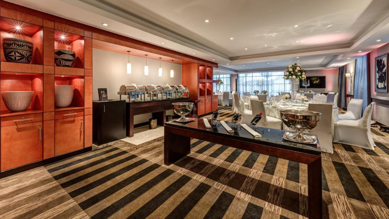 Intercontinental Johannesburg Or Tambo Airport Hotel By Ihg Kempton Park Exterior photo The Club at London Heathrow Airport