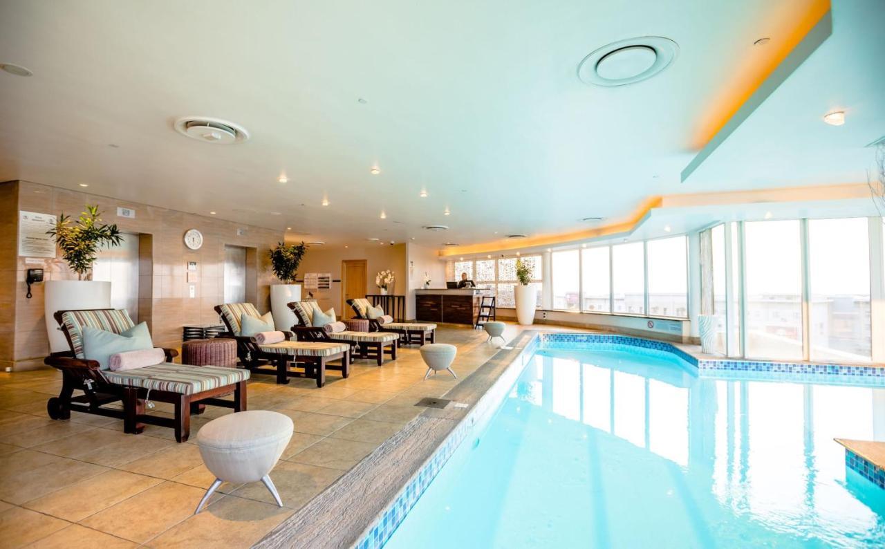 Intercontinental Johannesburg Or Tambo Airport Hotel By Ihg Kempton Park Exterior photo The pool at the 12th floor