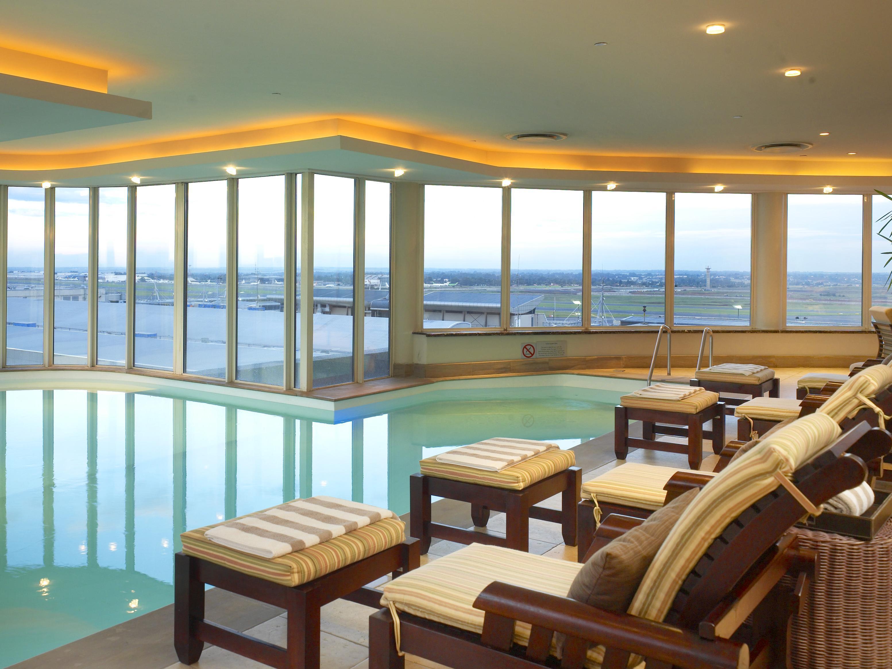 Intercontinental Johannesburg Or Tambo Airport Hotel By Ihg Kempton Park Exterior photo The pool at the hotel