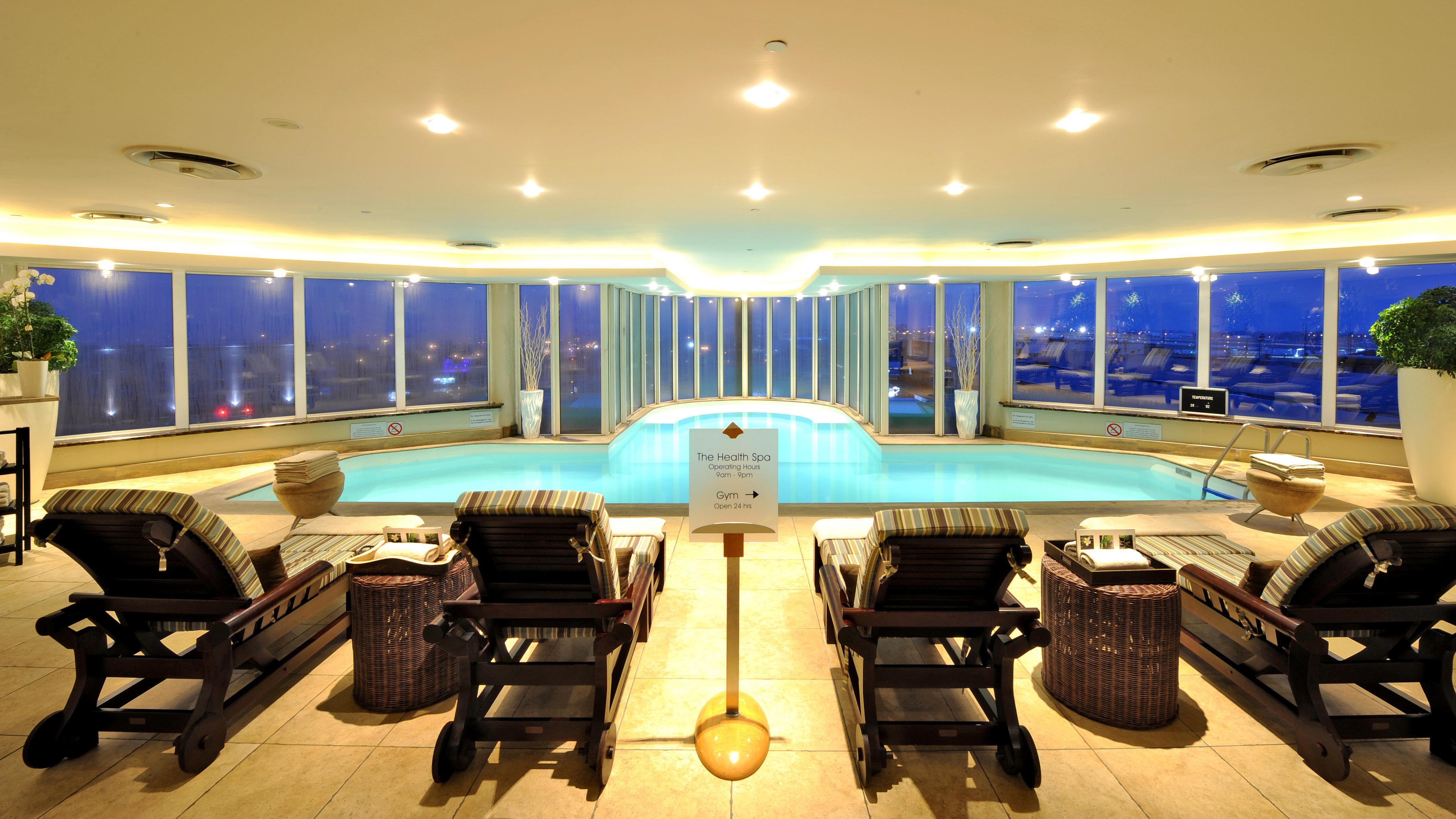Intercontinental Johannesburg Or Tambo Airport Hotel By Ihg Kempton Park Exterior photo The pool at the 36th floor
