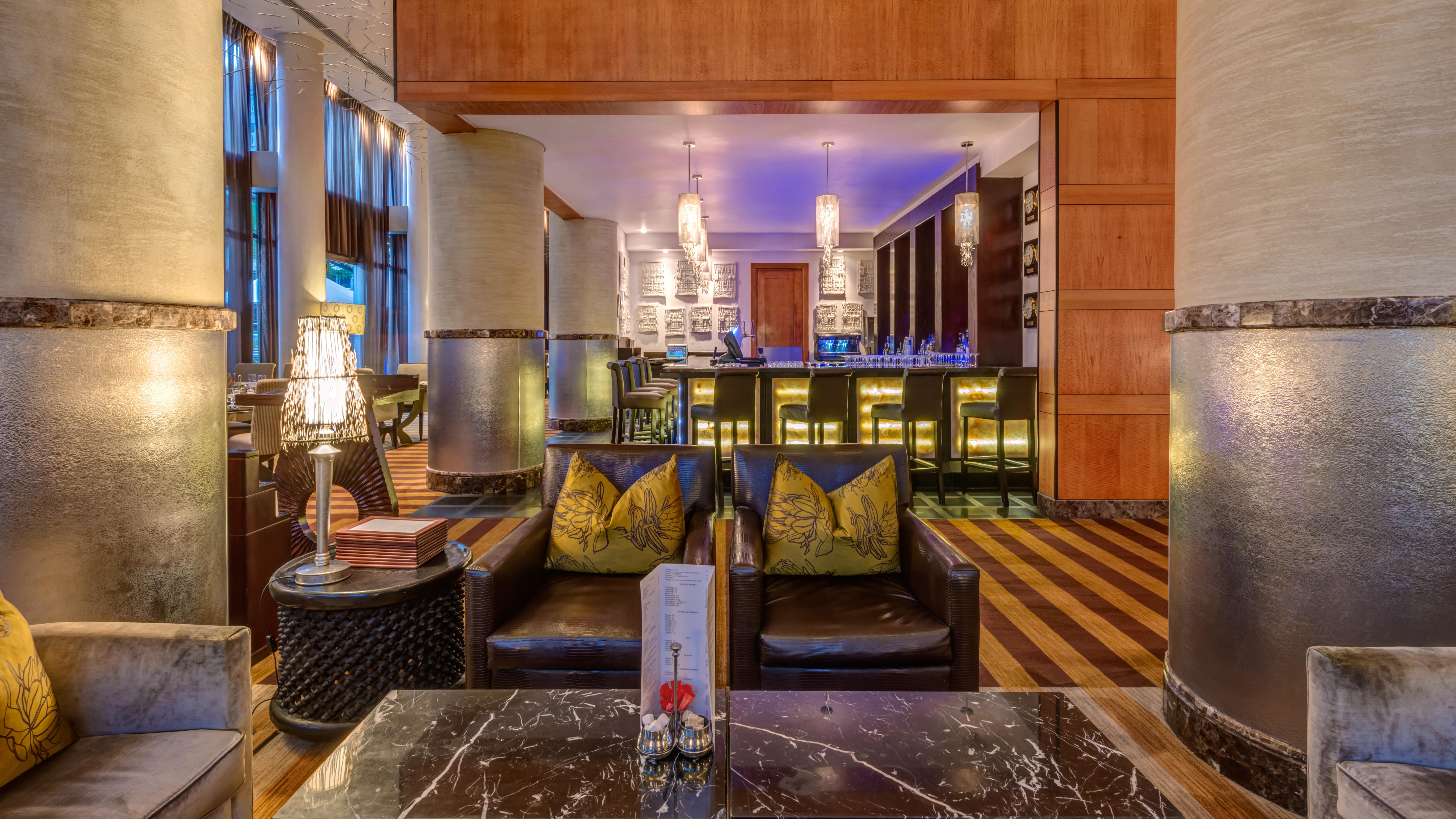 Intercontinental Johannesburg Or Tambo Airport Hotel By Ihg Kempton Park Exterior photo The bar at the hotel