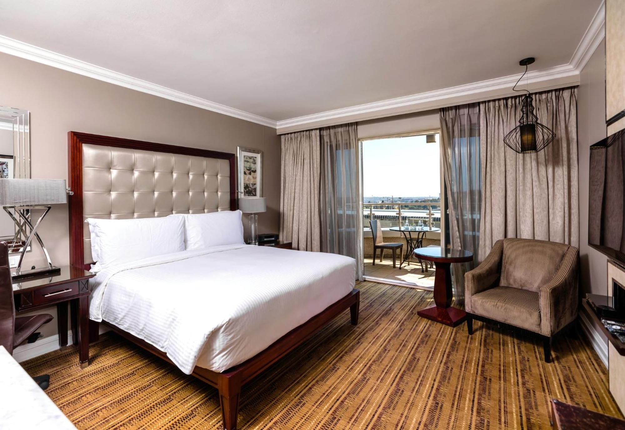 Intercontinental Johannesburg Or Tambo Airport Hotel By Ihg Kempton Park Exterior photo A room at the Hilton Cape Town Waterfront